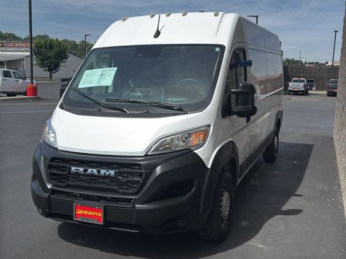 Used 2024 RAM ProMaster 2500 FWD image 3