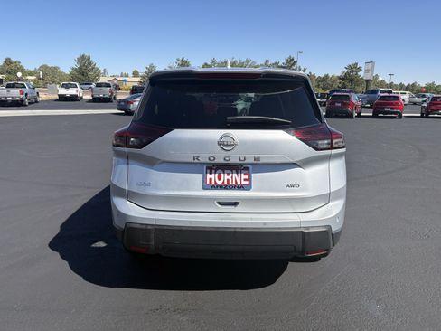 Used 2025 Nissan Rogue SV AWD/4WD image 9