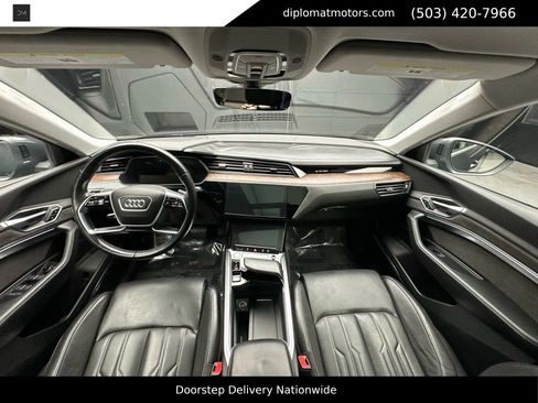 Used 2019 Audi e-tron Prestige w/ Prestige Package image 24