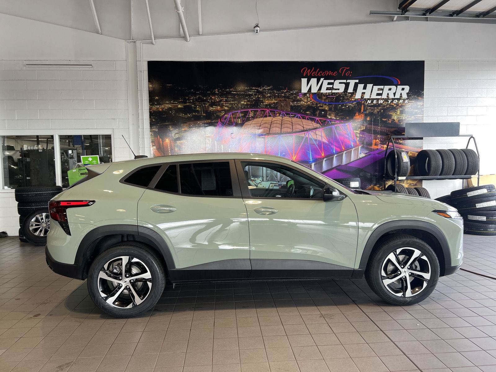 Used 2024 Chevrolet Trax RS FWD image 28