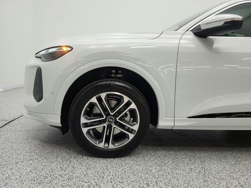 Used 2025 Audi Q5 Premium w/ Convenience Package AWD/4WD image 30