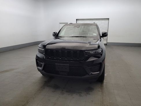 Used 2023 Jeep Grand Cherokee Altitude AWD/4WD image 15