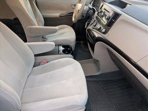 Used 2011 Toyota Sienna LE image 20