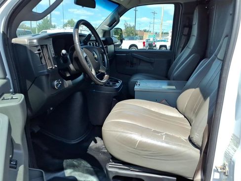 Used 2018 Chevrolet Express 3500 Extended w/ Driver Convenience Package RWD image 15