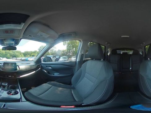 Used 2025 Nissan Rogue SV FWD image 39