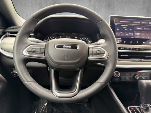 Used 2025 Jeep Compass Limited AWD/4WD image 12