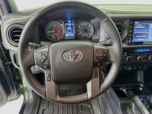 Used 2022 Toyota Tacoma TRD Off-Road w/ Technology Package AWD/4WD image 13