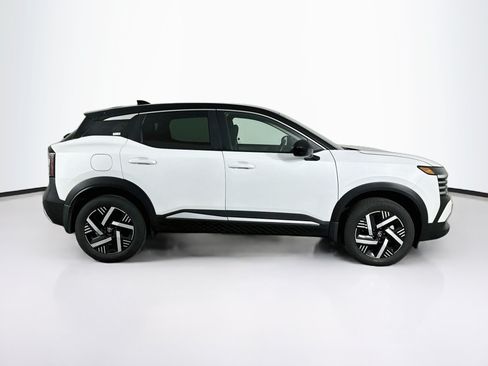 Used 2025 Nissan Kicks SV FWD image 10