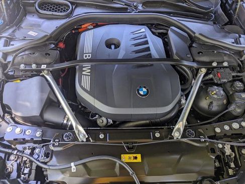 New 2025 BMW 750e xDrive w/ Premium Package image 18