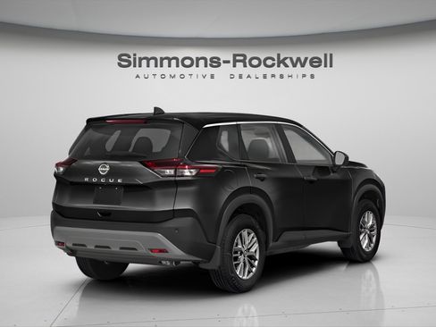 Used 2023 Nissan Rogue S image 4