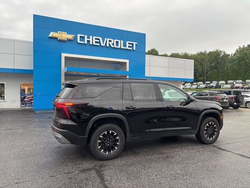 Used 2024 Chevrolet Traverse Z71 AWD/4WD image 2