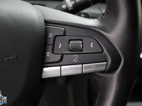 Used 2025 Cadillac XT4 Premium Luxury FWD image 17