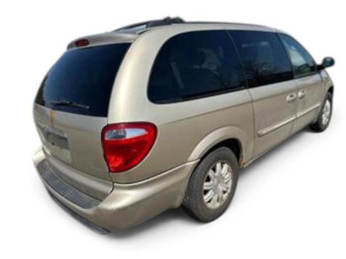 Used 2005 Chrysler Town & Country Touring w/ Leather Interior Group FWD image 5