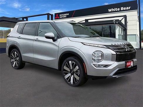 New 2025 Mitsubishi Outlander SE image 1