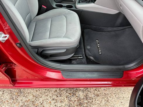 Used 2017 Hyundai Elantra SE FWD image 33