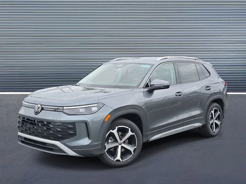 New 2026 Volkswagen Tiguan SE image 1