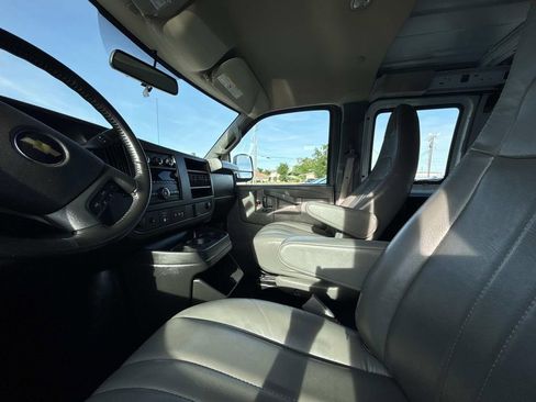 Used 2022 Chevrolet Express 2500 w/ Driver Convenience Package RWD image 7