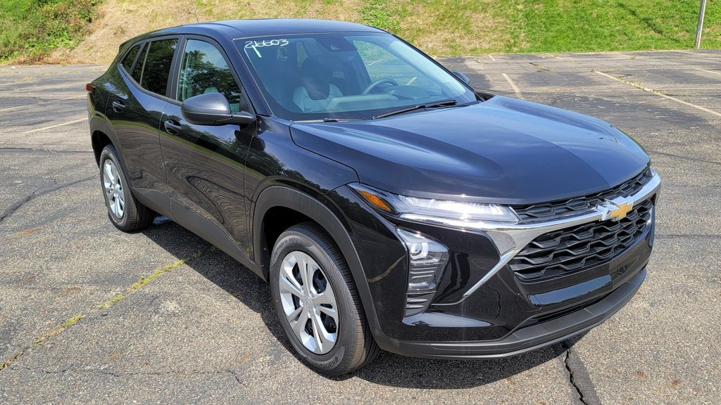 New 2026 Chevrolet Trax LS FWD image 2
