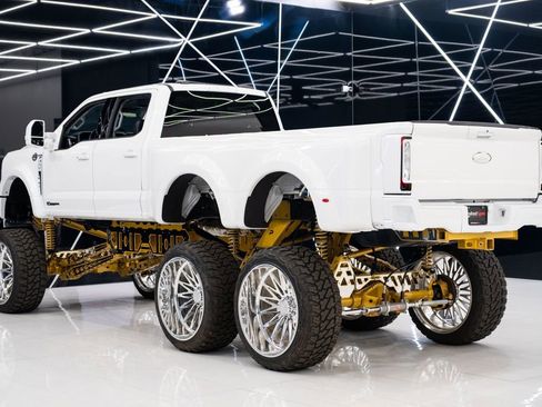 Used 2025 Ford F550 4x4 Crew Cab Super Duty image 18