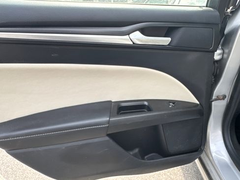 Used 2018 Ford Fusion Energi Titanium FWD image 24