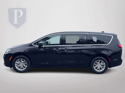 New 2026 Chrysler Pacifica Select image 5