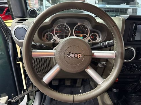 Used 2010 Jeep Wrangler Unlimited Sahara image 82