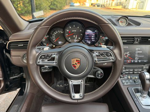 Used 2019 Porsche 911 image 45