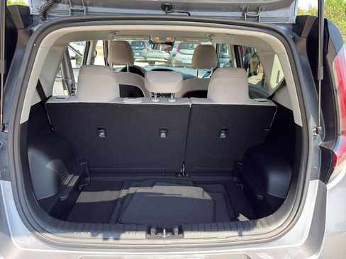 Used 2025 Kia Soul LX w/ LX Technology Package FWD image 24
