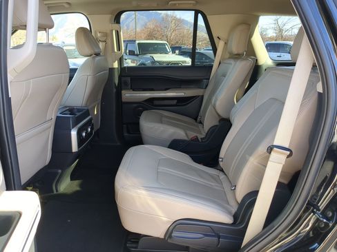 Used 2024 Ford Expedition Limited image 31