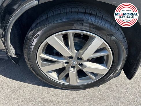 Used 2016 Nissan Pathfinder Platinum w/ Family Entertainment Package AWD/4WD image 16
