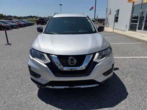 Used 2018 Nissan Rogue SV w/ Premium Package AWD/4WD image 3