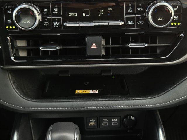 Used 2023 Toyota Highlander Limited AWD/4WD image 17