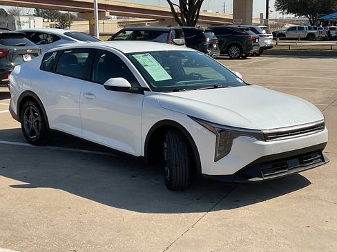 Used 2025 Kia K4 LXS image 4