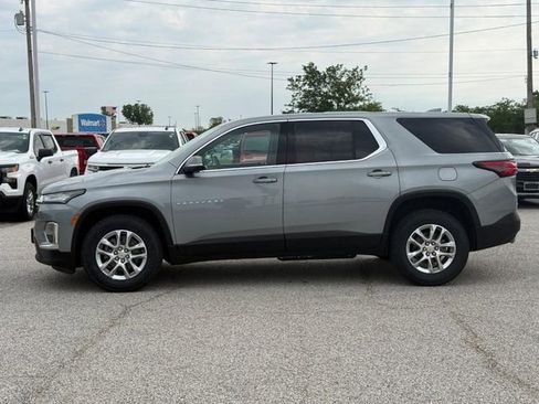 Used 2023 Chevrolet Traverse LS w/ Safety Package FWD image 2