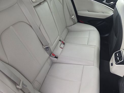 Used 2025 Genesis G70 2.5T RWD image 31