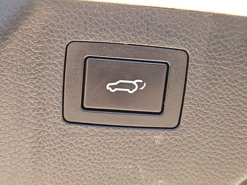 Used 2016 Hyundai Santa Fe Limited w/ Option Group 04 FWD image 7