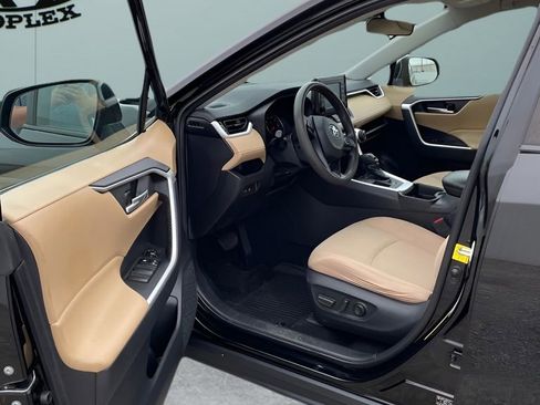 Used 2021 Toyota RAV4 XLE FWD image 11