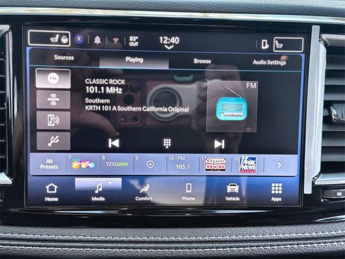 Used 2026 Chrysler Pacifica Select image 12