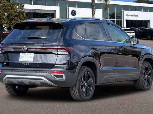 New 2025 Volkswagen Taos SE image 4