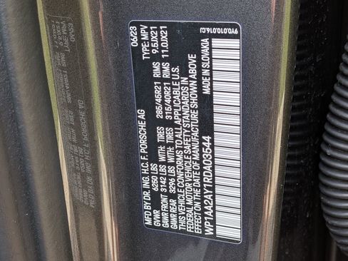 Certified 2024 Porsche Cayenne AWD/4WD image 39