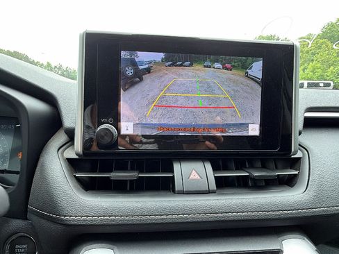 Used 2024 Toyota RAV4 XLE AWD/4WD image 32