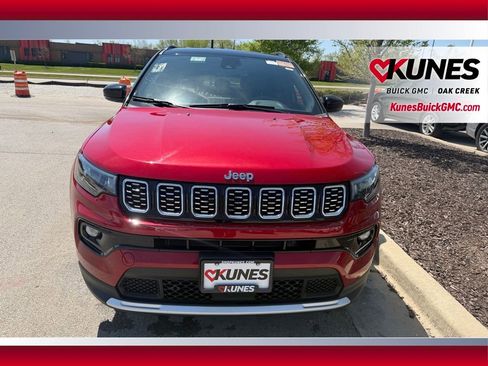 Used 2025 Jeep Compass Limited AWD/4WD image 4