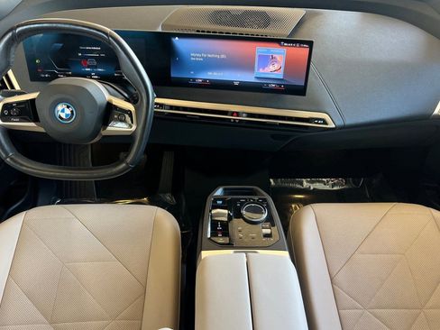Used 2023 BMW iX xDrive50 AWD/4WD image 15