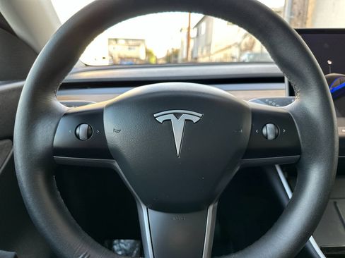 Used 2021 Tesla Model Y Long Range image 25