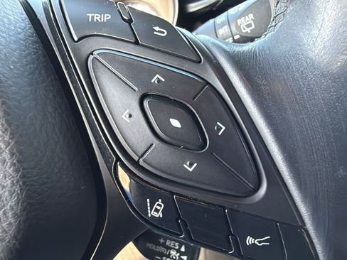 Used 2018 Toyota C-HR XLE image 23