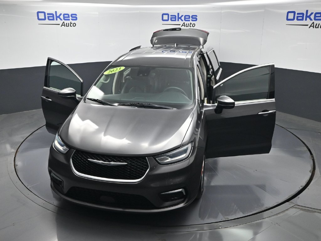 Used 2023 Chrysler Pacifica Touring-L FWD image 56