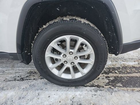 Used 2022 Jeep Grand Cherokee Laredo E image 29