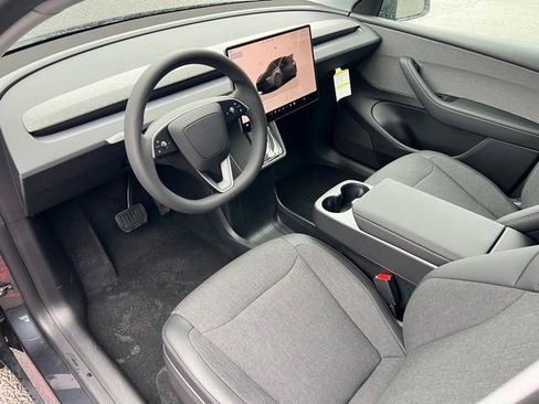 Used 2026 Tesla Model Y 2WD image 15