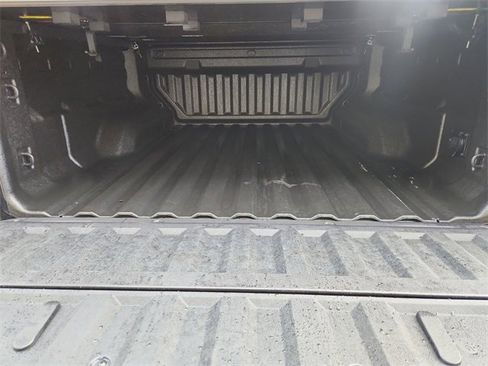 Used 2024 Chevrolet Colorado Z71 w/ Z71 Convenience Package 2 image 25