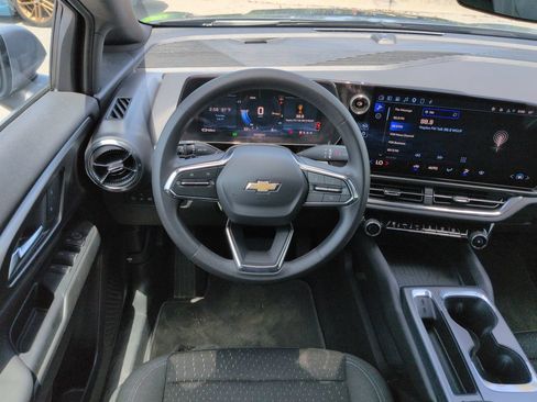 Used 2025 Chevrolet Equinox EV LT FWD image 16